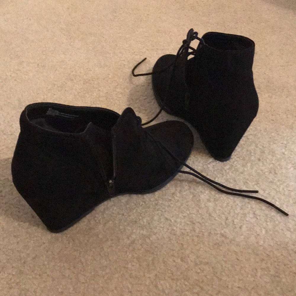 Universal Thread back booties - Picture 2 of 4